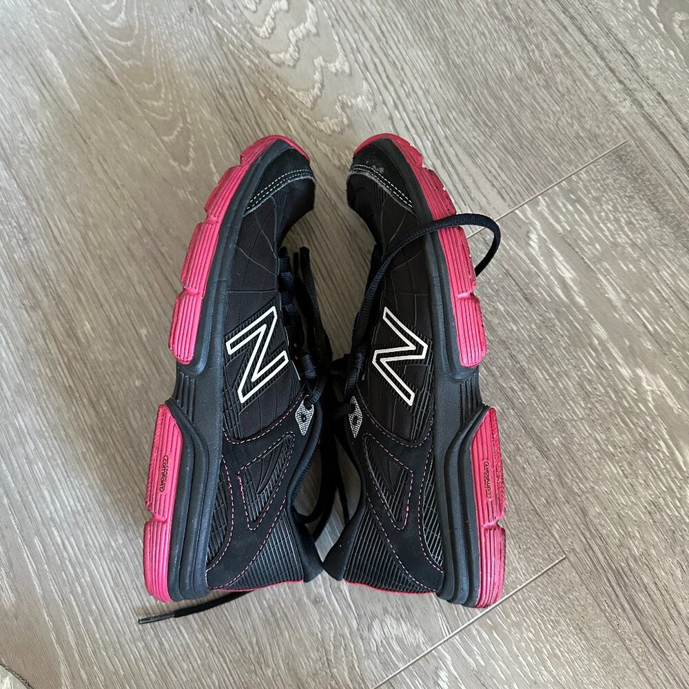 NEW BALANCE SNEAKERS